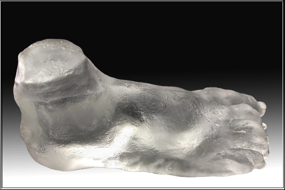 Sandy Foot JMenges 2021 Glass sculpture